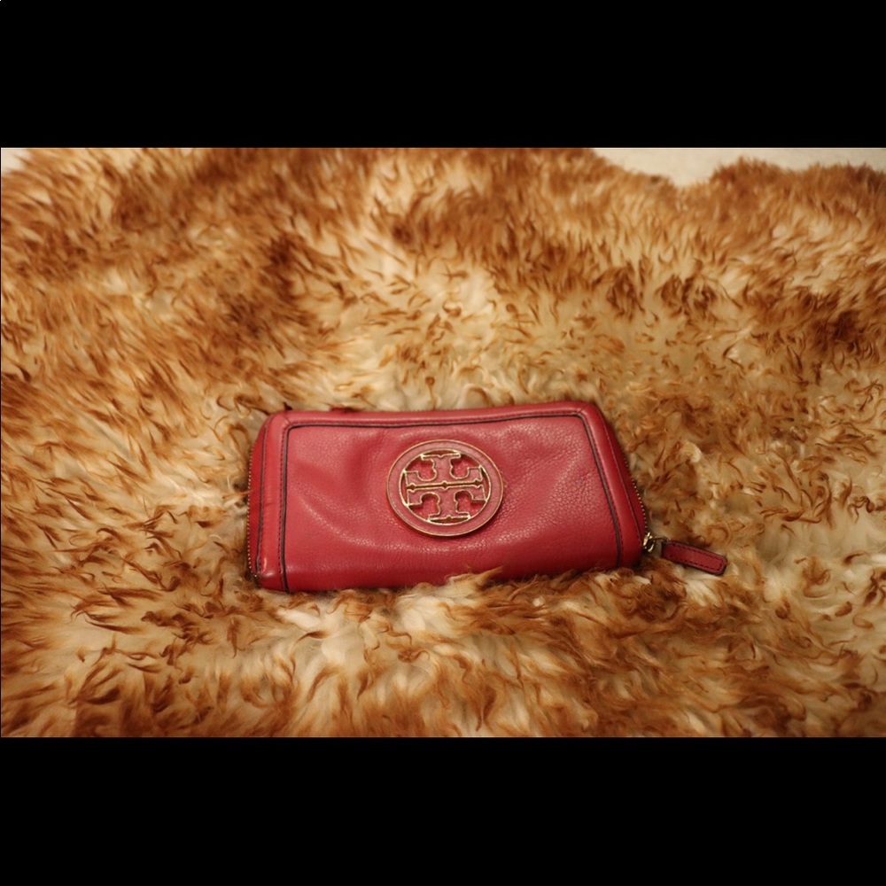 Tory Burch Amanda Continental Zip Wallet Red
